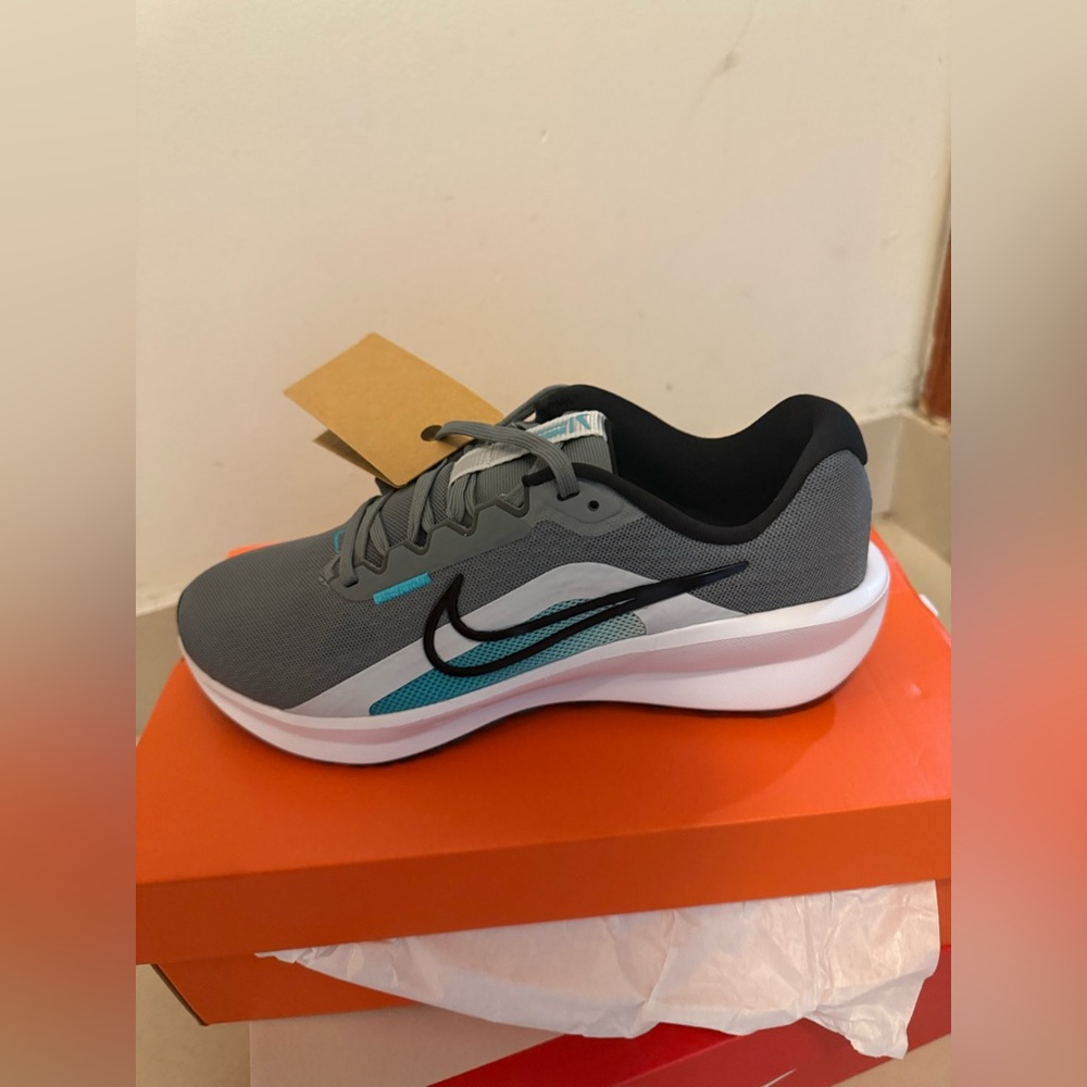Nike Tennis New size 8